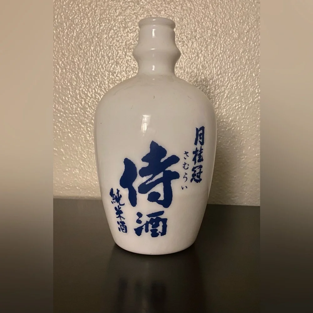 Gekkeikan Samurai Sake Bottle Decanter Japanese Ceramic Flask Vintage Bar Decor